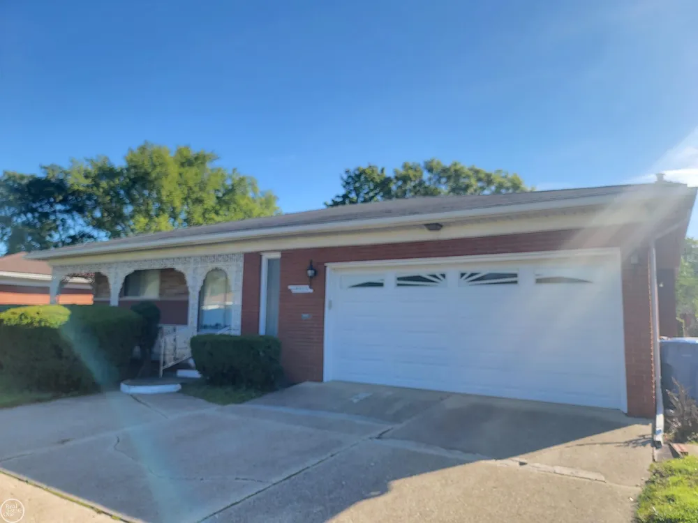 29322 Ridgefield Avenue Warren City, MI 48088