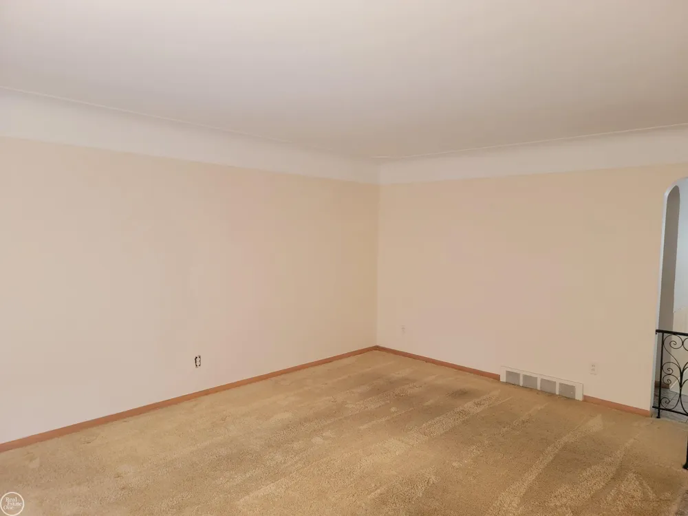 29322 Ridgefield Avenue Warren City, MI 48088