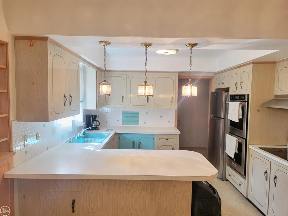 29322 Ridgefield Avenue Warren City, MI 48088