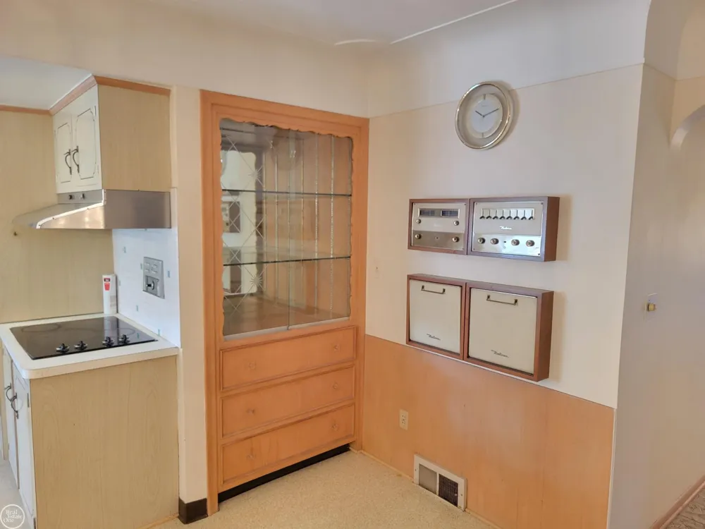 29322 Ridgefield Avenue Warren City, MI 48088