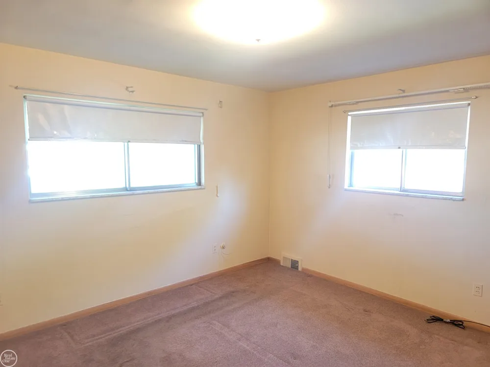 29322 Ridgefield Avenue Warren City, MI 48088