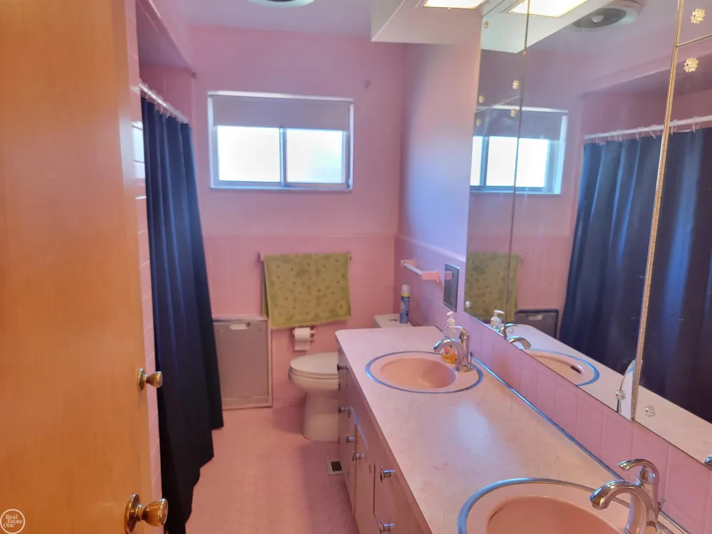 29322 Ridgefield Avenue Warren City, MI 48088