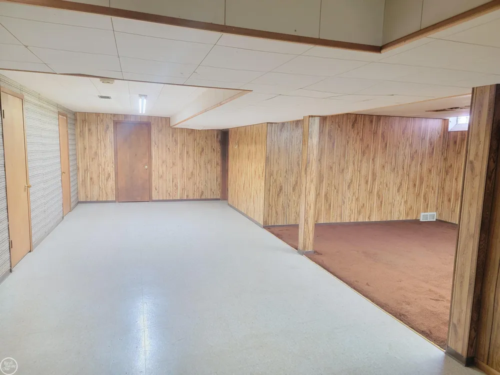 29322 Ridgefield Avenue Warren City, MI 48088