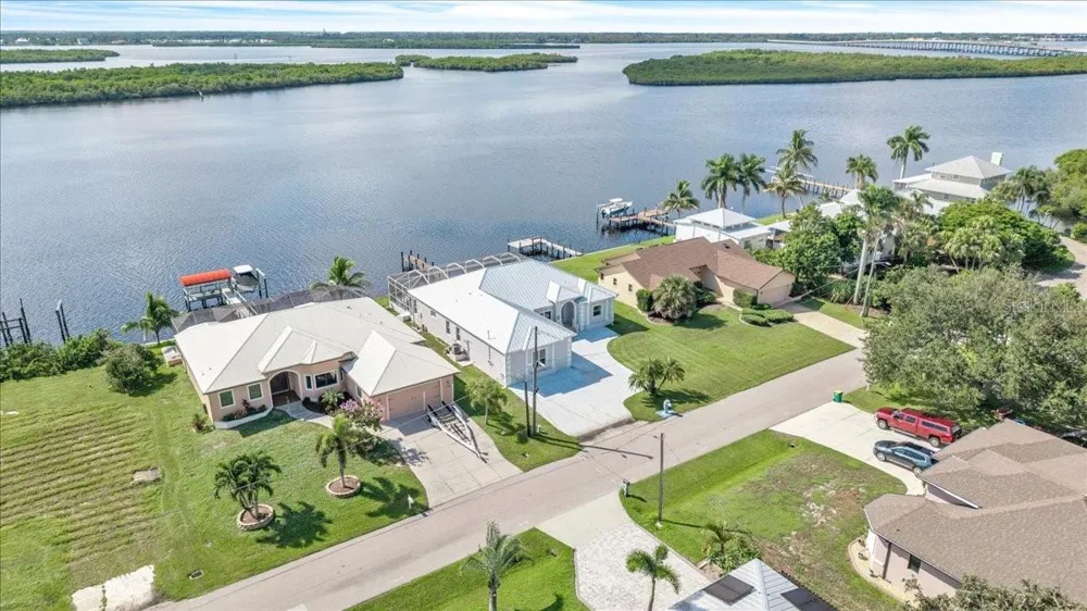3772 PEACE RIVER DRIVE Punta Gorda, FL 33983