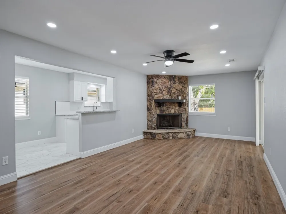 1805 1805 Bardfield Avenue Garland, TX 75041