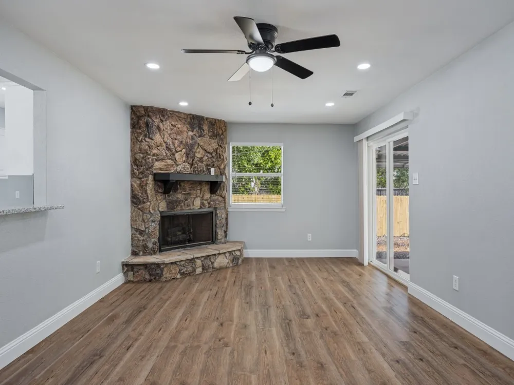 1805 1805 Bardfield Avenue Garland, TX 75041