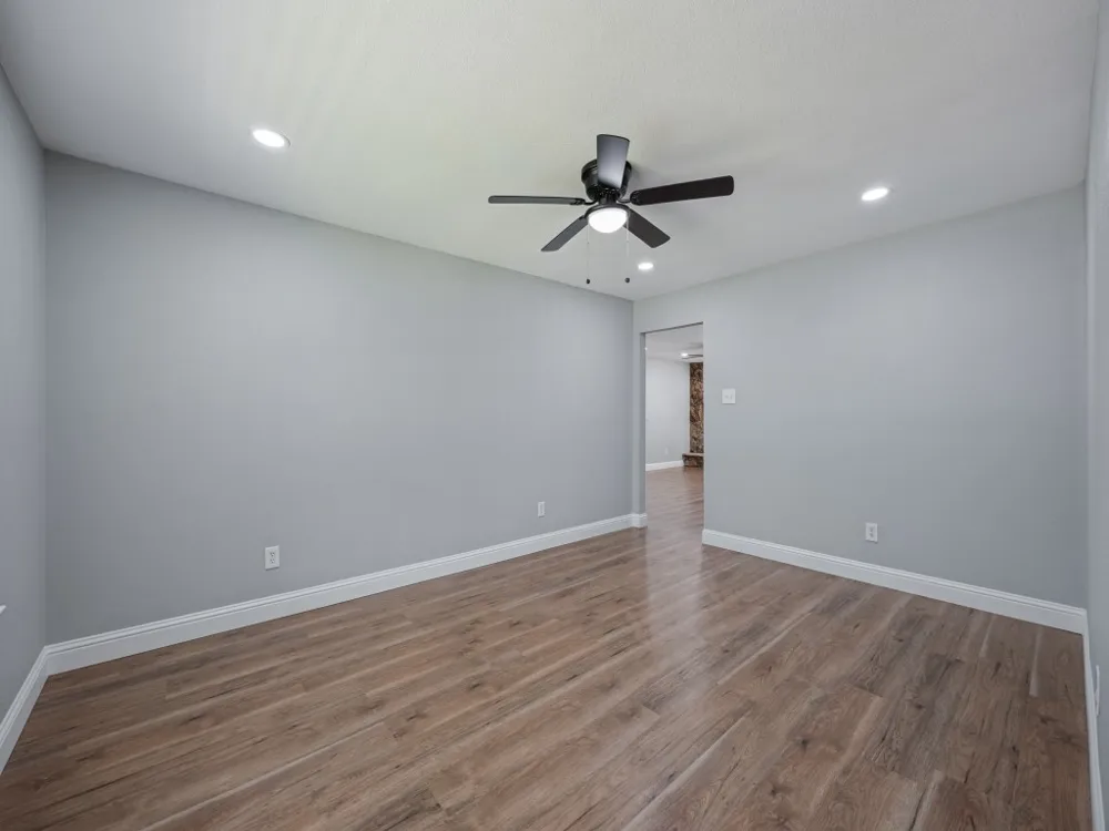 1805 1805 Bardfield Avenue Garland, TX 75041