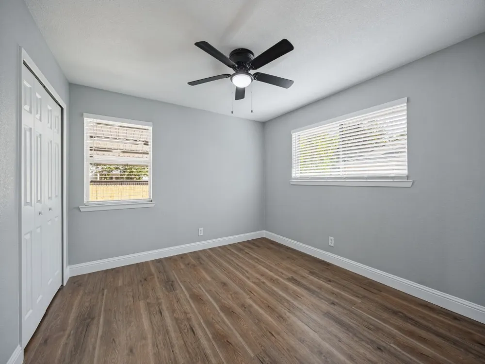 1805 1805 Bardfield Avenue Garland, TX 75041