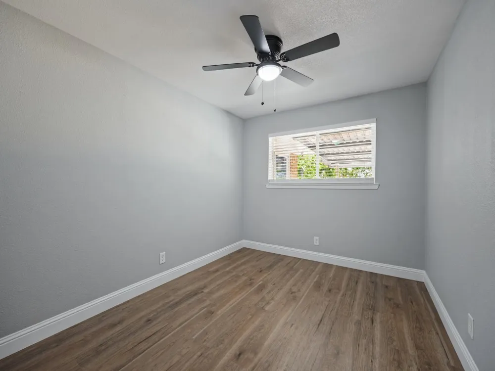 1805 1805 Bardfield Avenue Garland, TX 75041