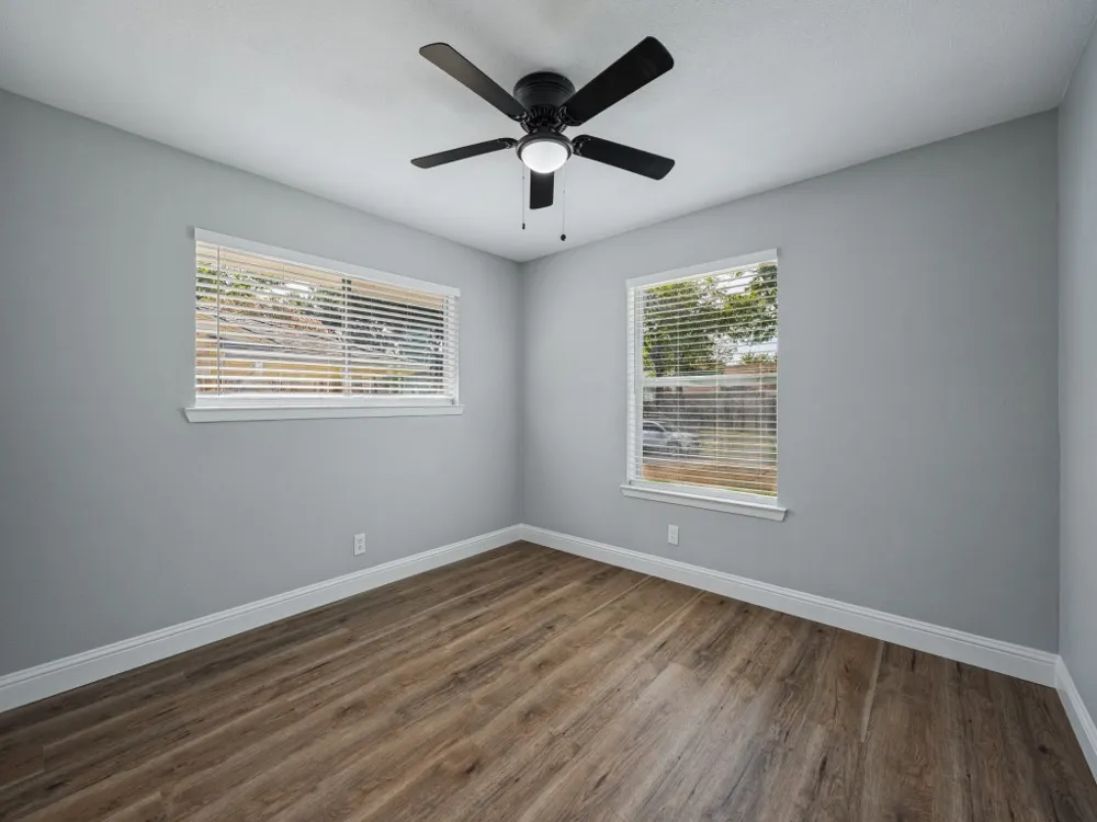 1805 1805 Bardfield Avenue Garland, TX 75041