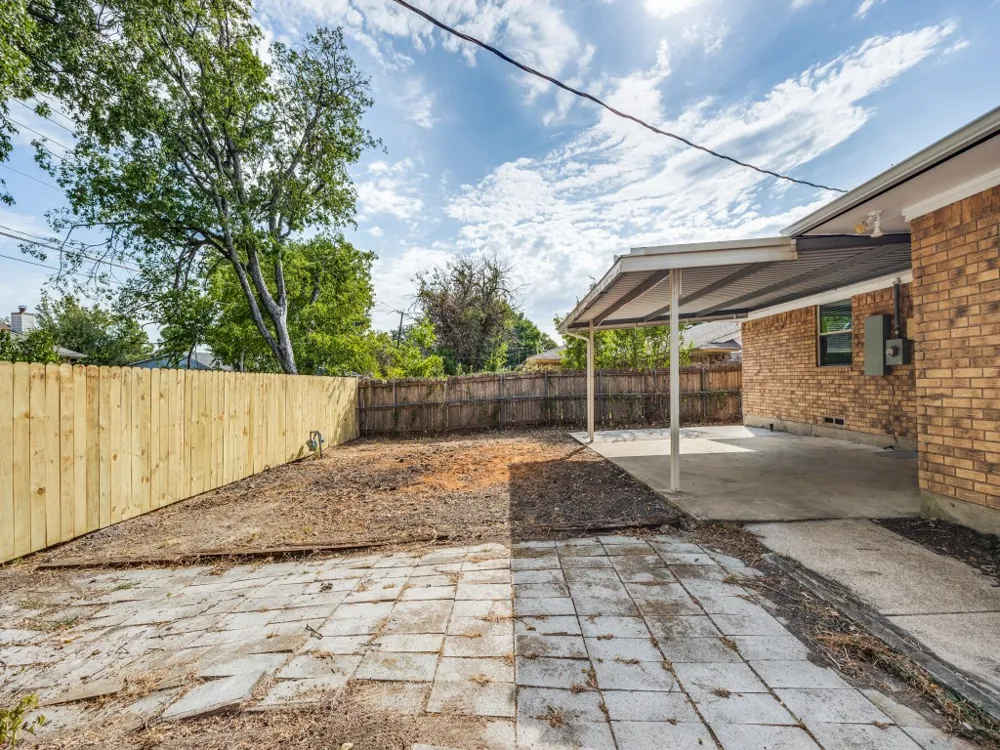 1805 1805 Bardfield Avenue Garland, TX 75041