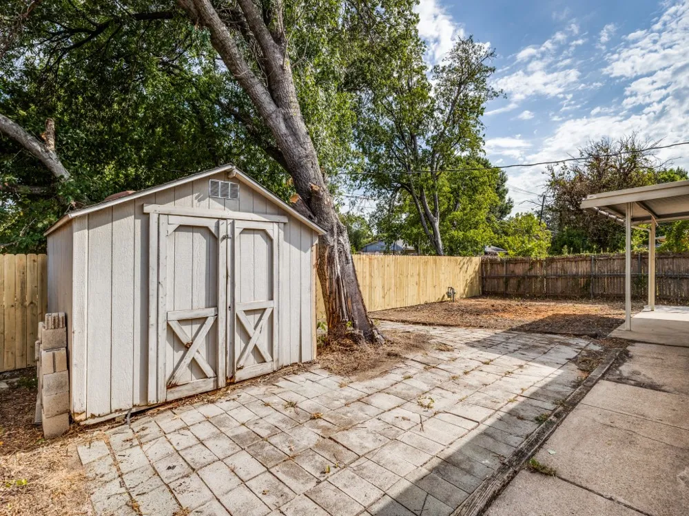 1805 1805 Bardfield Avenue Garland, TX 75041