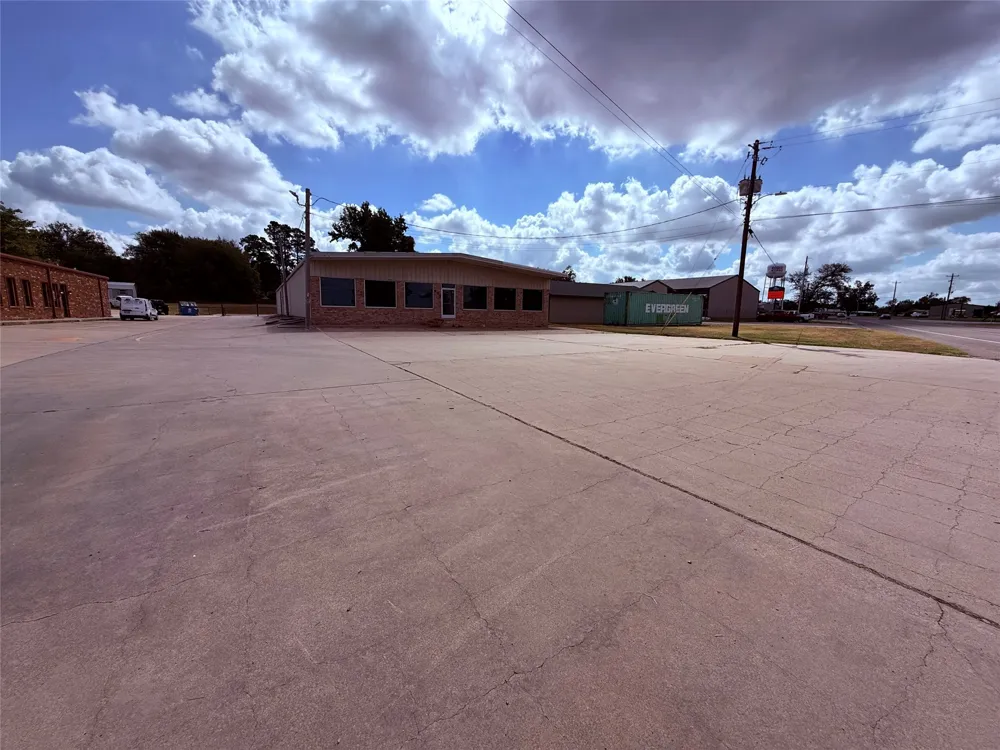 622 W Broadway Street Winnsboro, TX 75494