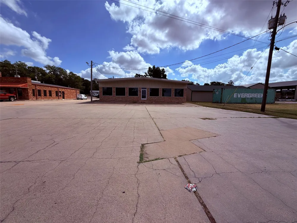 622 W Broadway Street Winnsboro, TX 75494