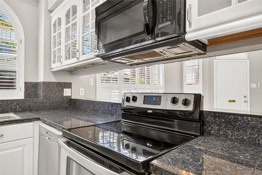 8888 Benning Drive #204 Houston, TX 77031