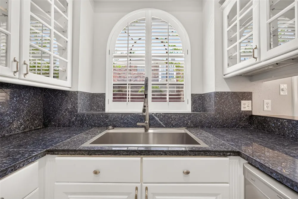 8888 Benning Drive #204 Houston, TX 77031