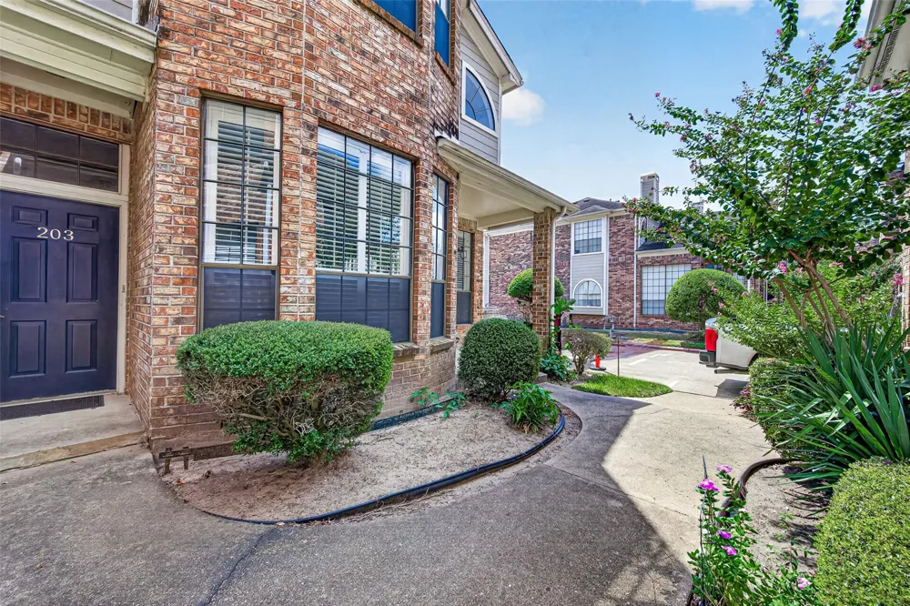 8888 Benning Drive #204 Houston, TX 77031