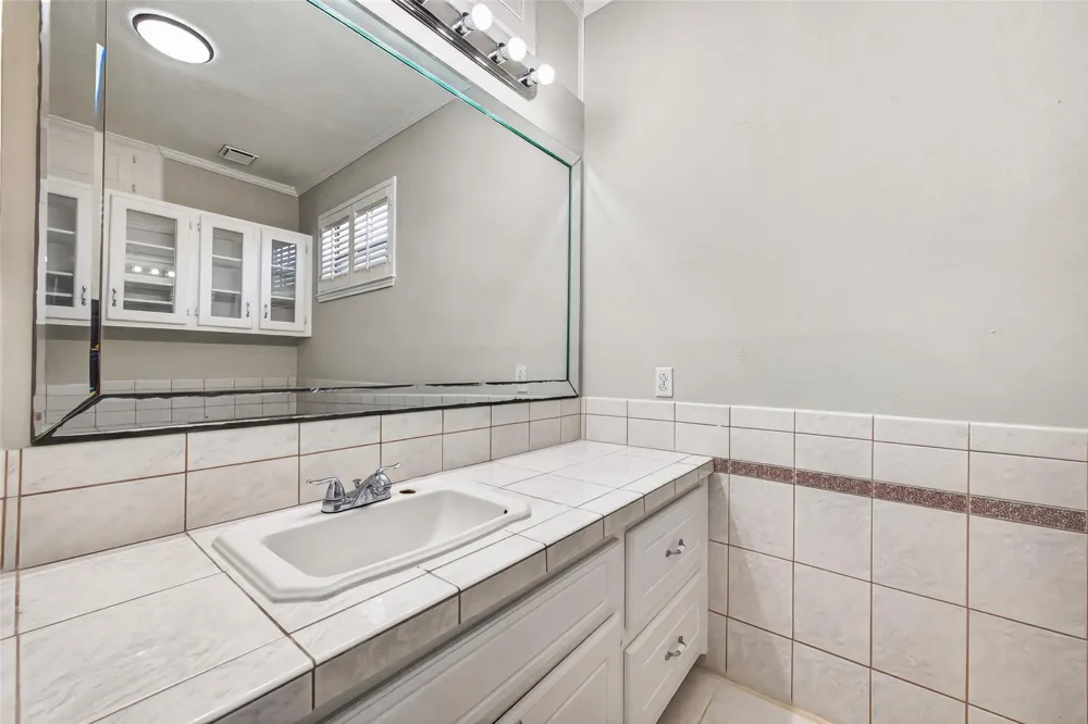 8888 Benning Drive #204 Houston, TX 77031