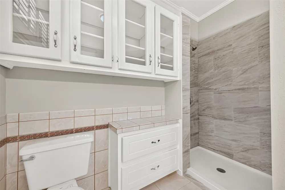 8888 Benning Drive #204 Houston, TX 77031