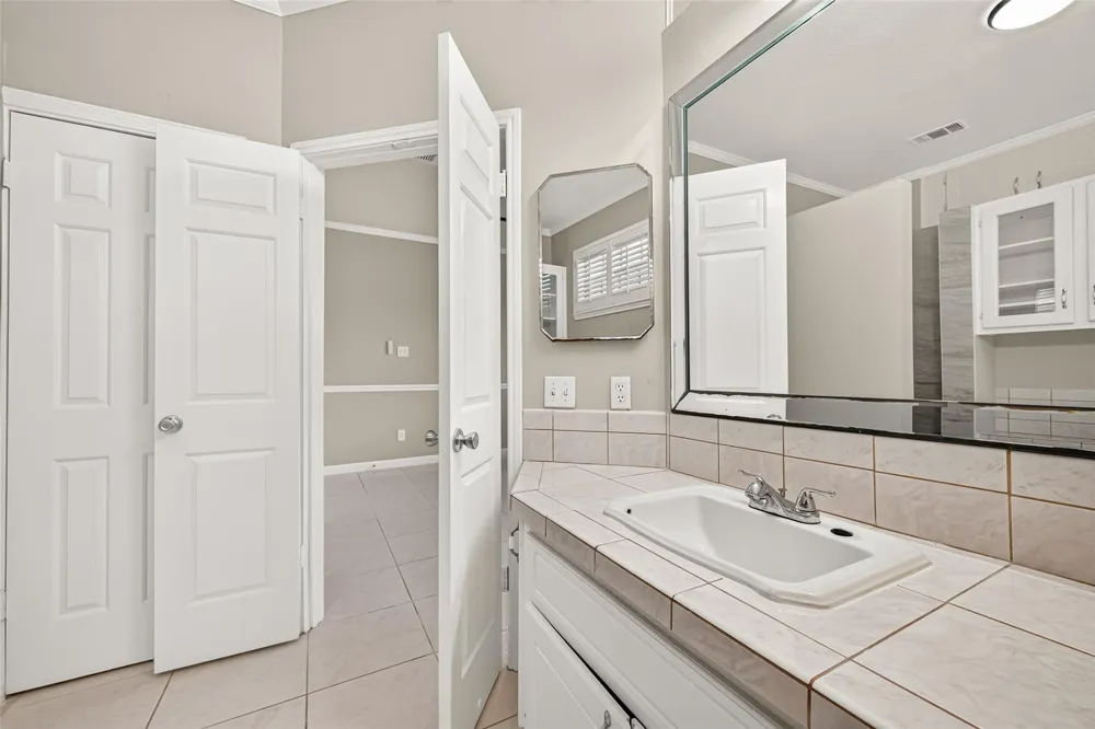 8888 Benning Drive #204 Houston, TX 77031