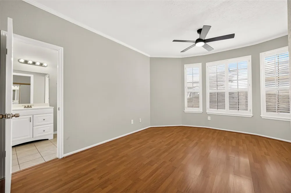 8888 Benning Drive #204 Houston, TX 77031