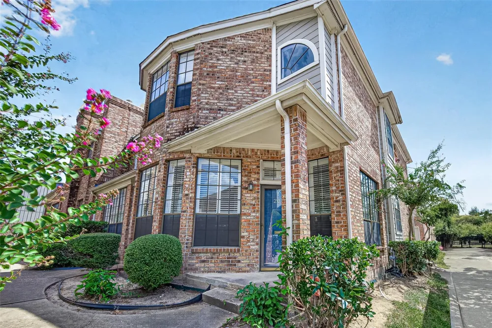 8888 Benning Drive #204 Houston, TX 77031