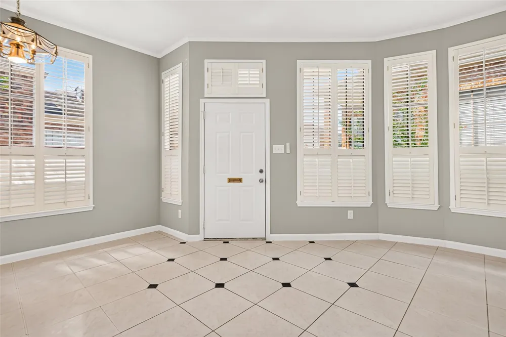 8888 Benning Drive #204 Houston, TX 77031