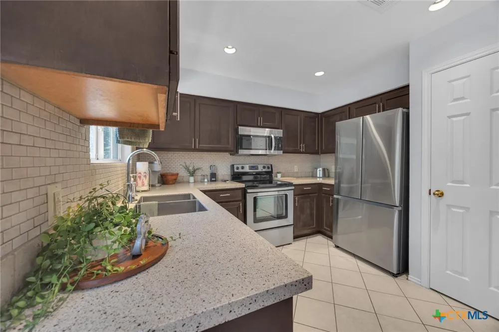 8300 Red Willow Drive Austin, TX 78736
