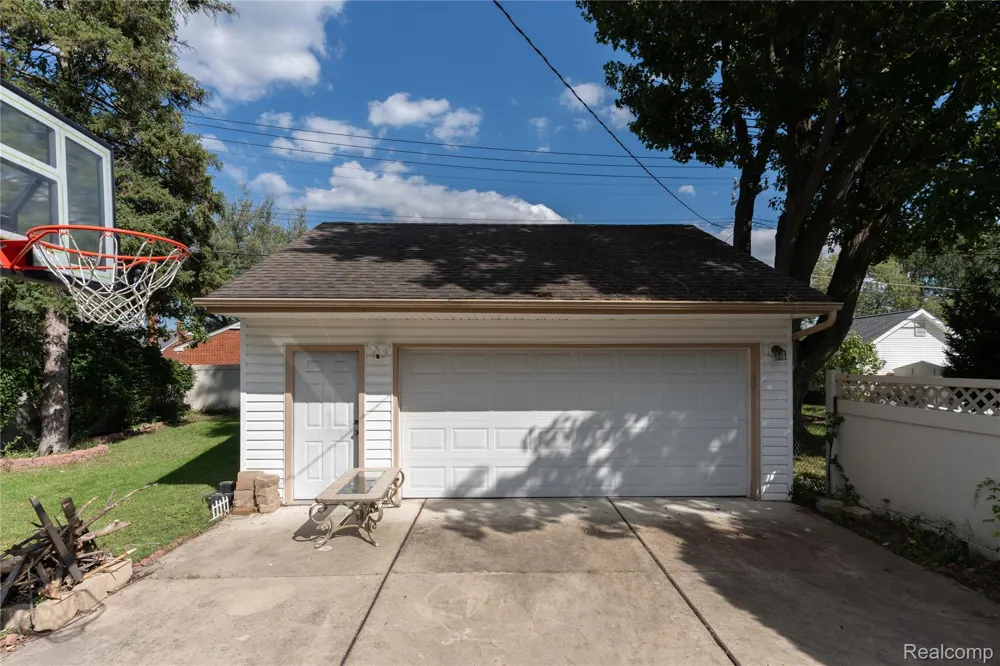 7514 Silvery Lane Dearborn Heights City, MI 48127