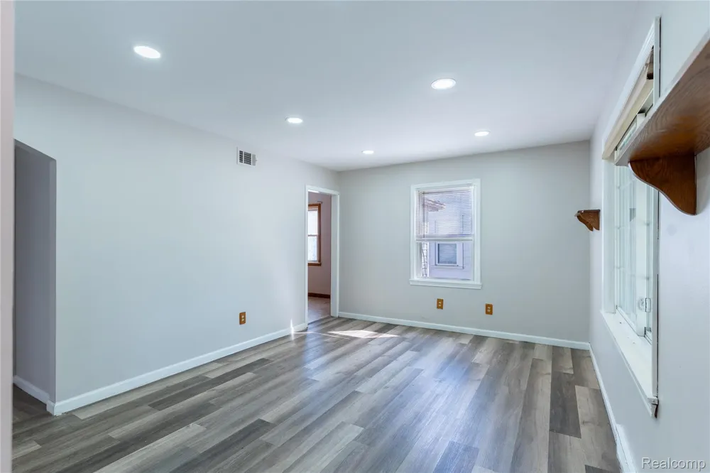 7514 Silvery Lane Dearborn Heights City, MI 48127