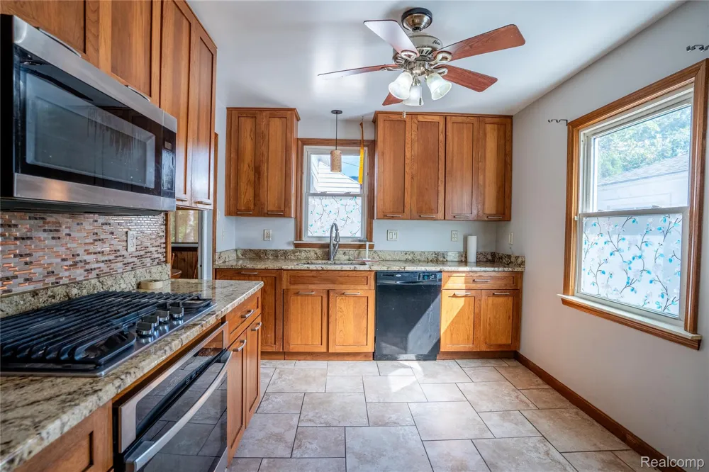 7514 Silvery Lane Dearborn Heights City, MI 48127