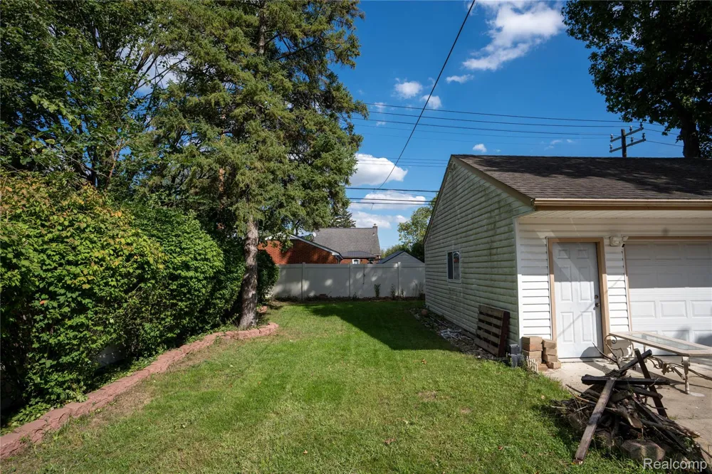 7514 Silvery Lane Dearborn Heights City, MI 48127