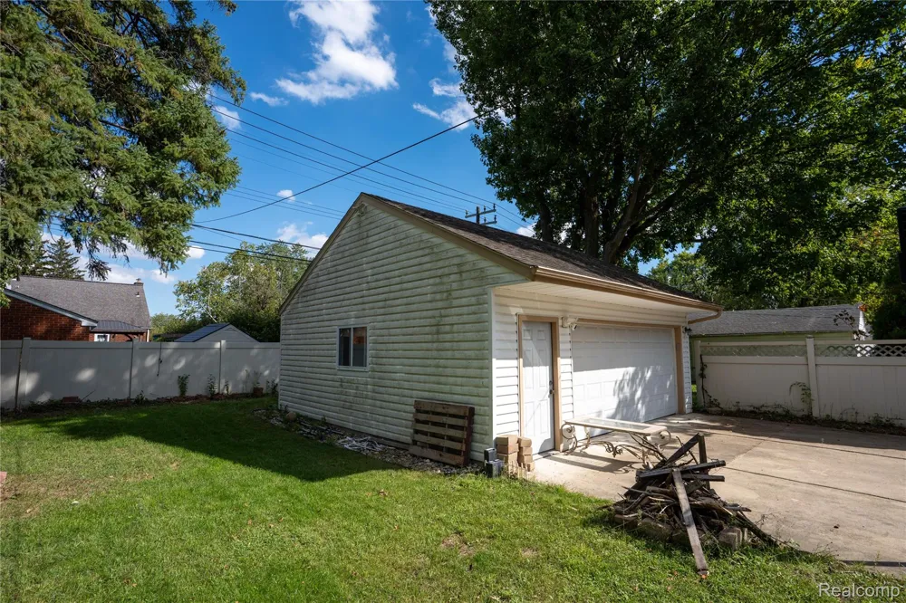 7514 Silvery Lane Dearborn Heights City, MI 48127