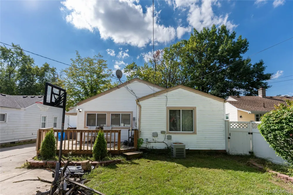 7514 Silvery Lane Dearborn Heights City, MI 48127