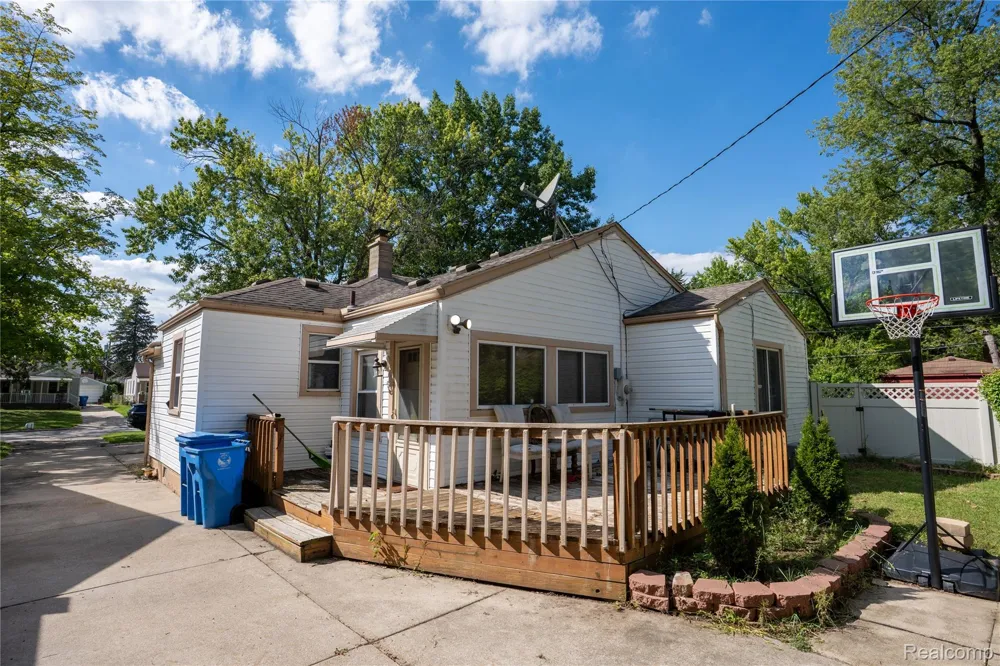 7514 Silvery Lane Dearborn Heights City, MI 48127