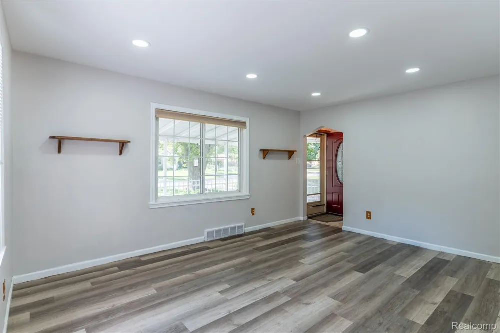 7514 Silvery Lane Dearborn Heights City, MI 48127