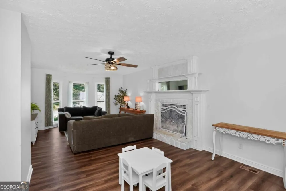 222 Valley Brook DR Woodstock, GA 30188