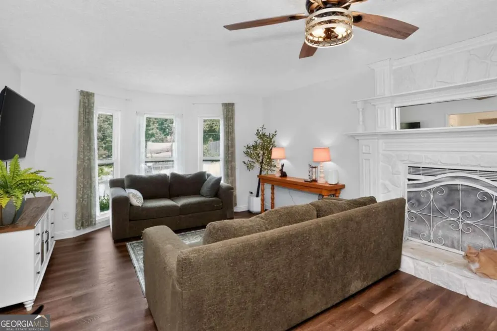 222 Valley Brook DR Woodstock, GA 30188