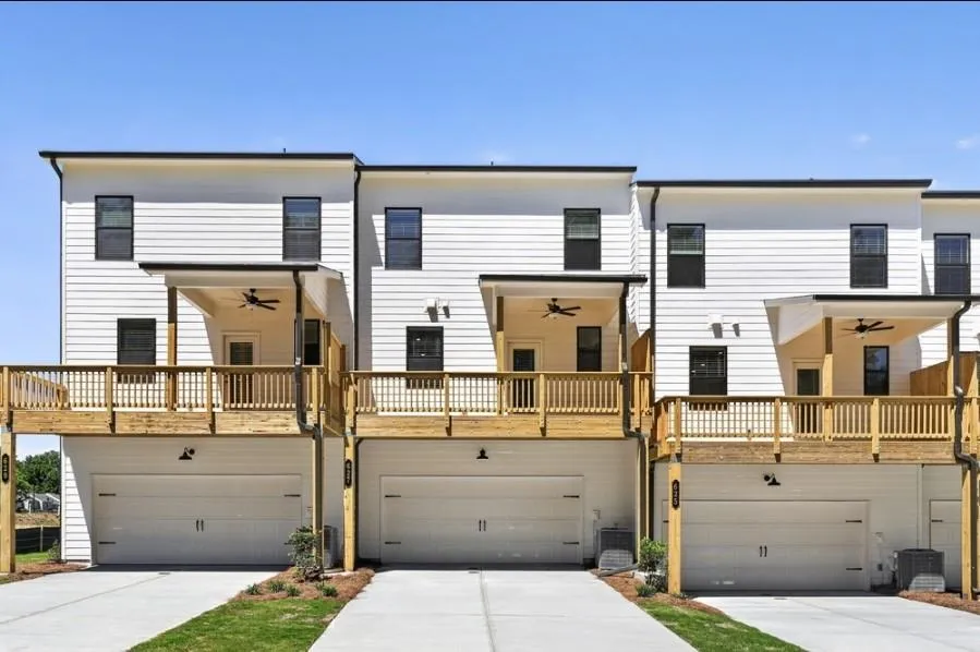 627 Oak Bluff Drive Cumming, GA 30040