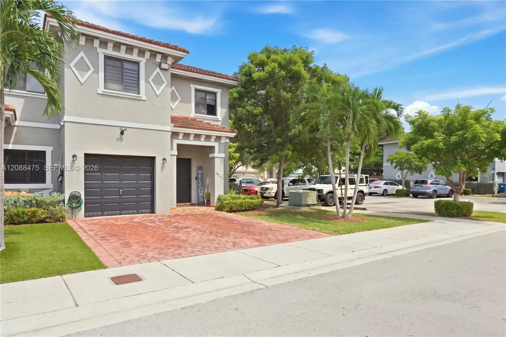 16335 SW 44th Ter Miami, FL 33185
