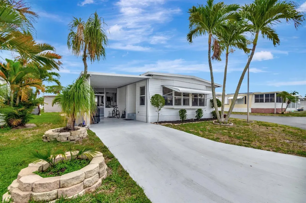 14001 KINGSTON BAY Boynton Beach, FL 33436