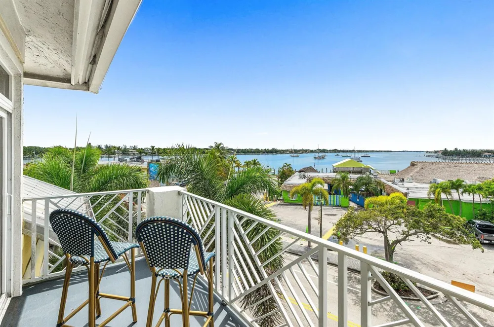 305 E Ocean Avenue #Th-7 Lantana, FL 33462