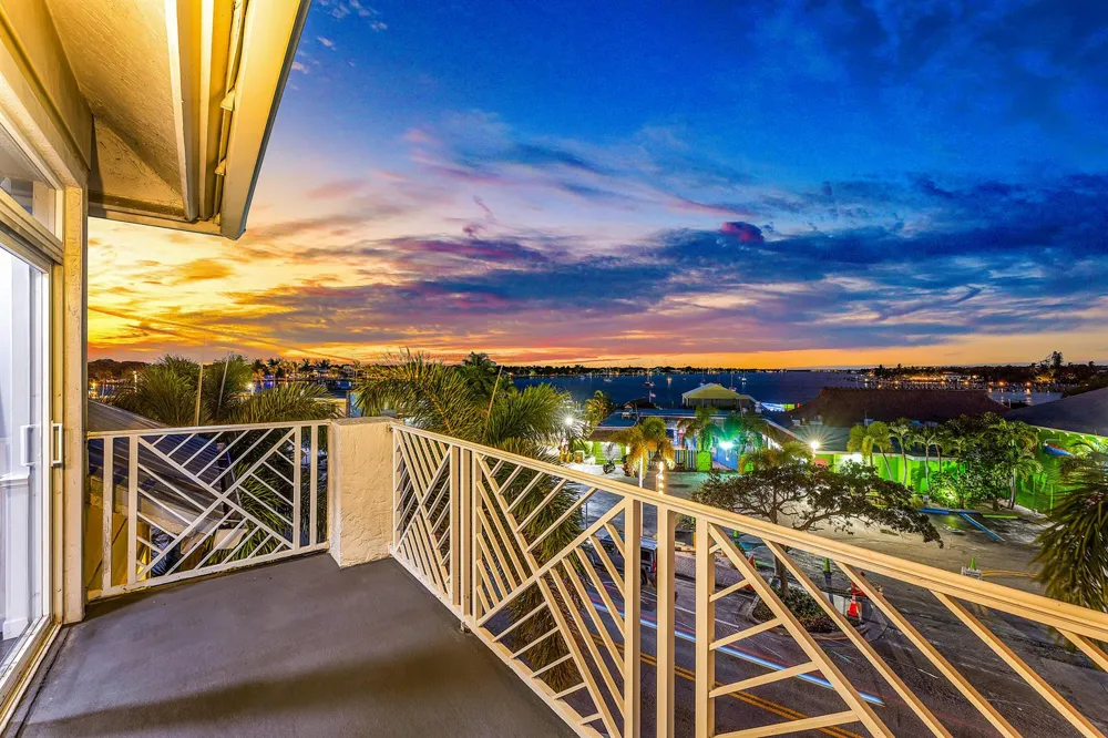305 E Ocean Avenue #Th-7 Lantana, FL 33462