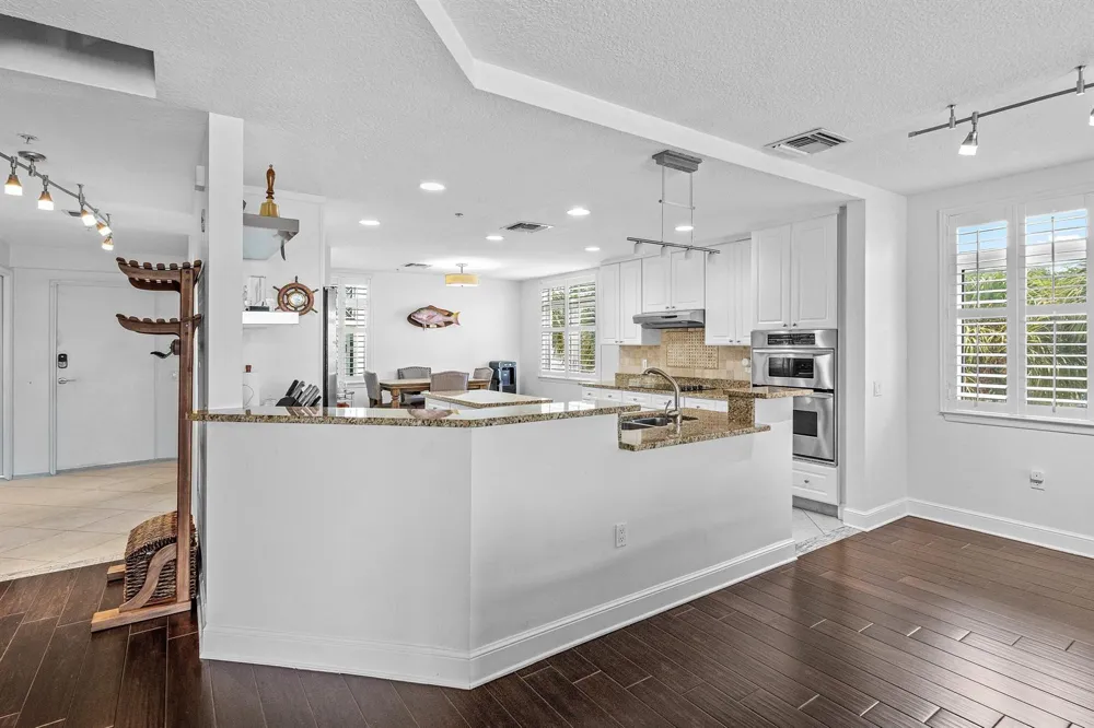 305 E Ocean Avenue #Th-7 Lantana, FL 33462