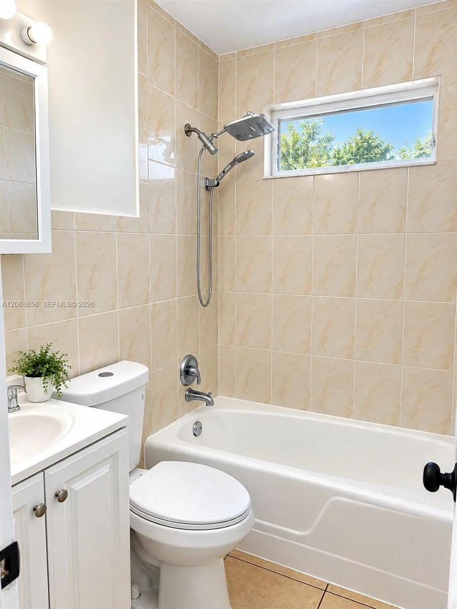 412 SW 10th St Hallandale Beach, FL 33009