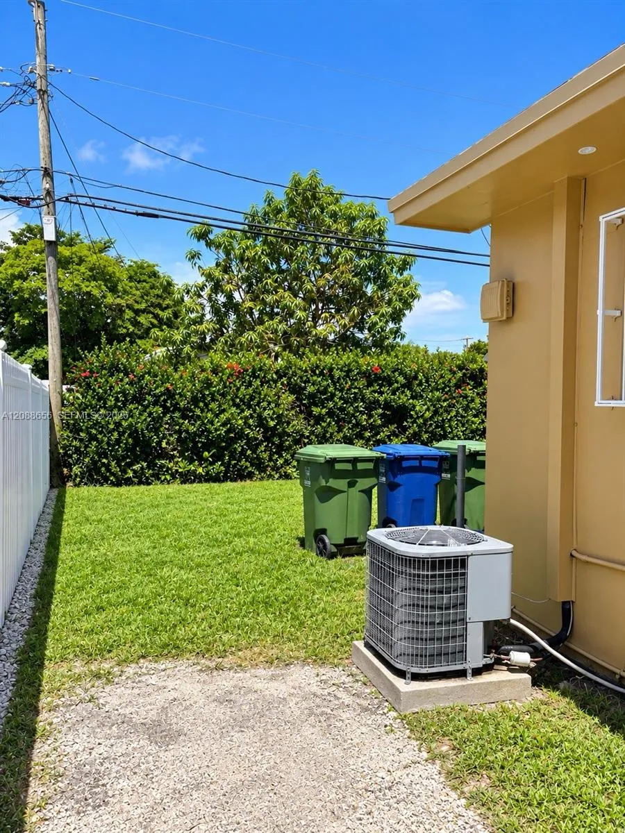 412 SW 10th St Hallandale Beach, FL 33009