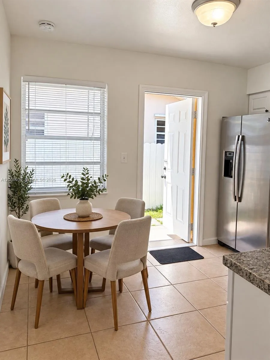 412 SW 10th St Hallandale Beach, FL 33009