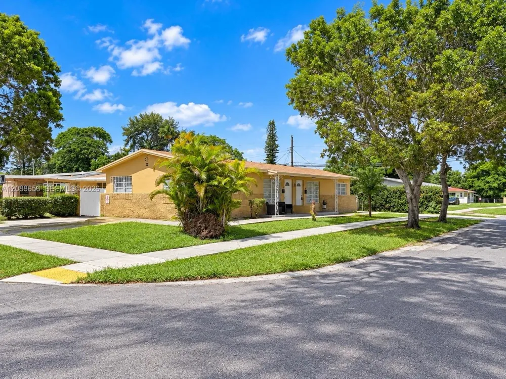 412 SW 10th St Hallandale Beach, FL 33009