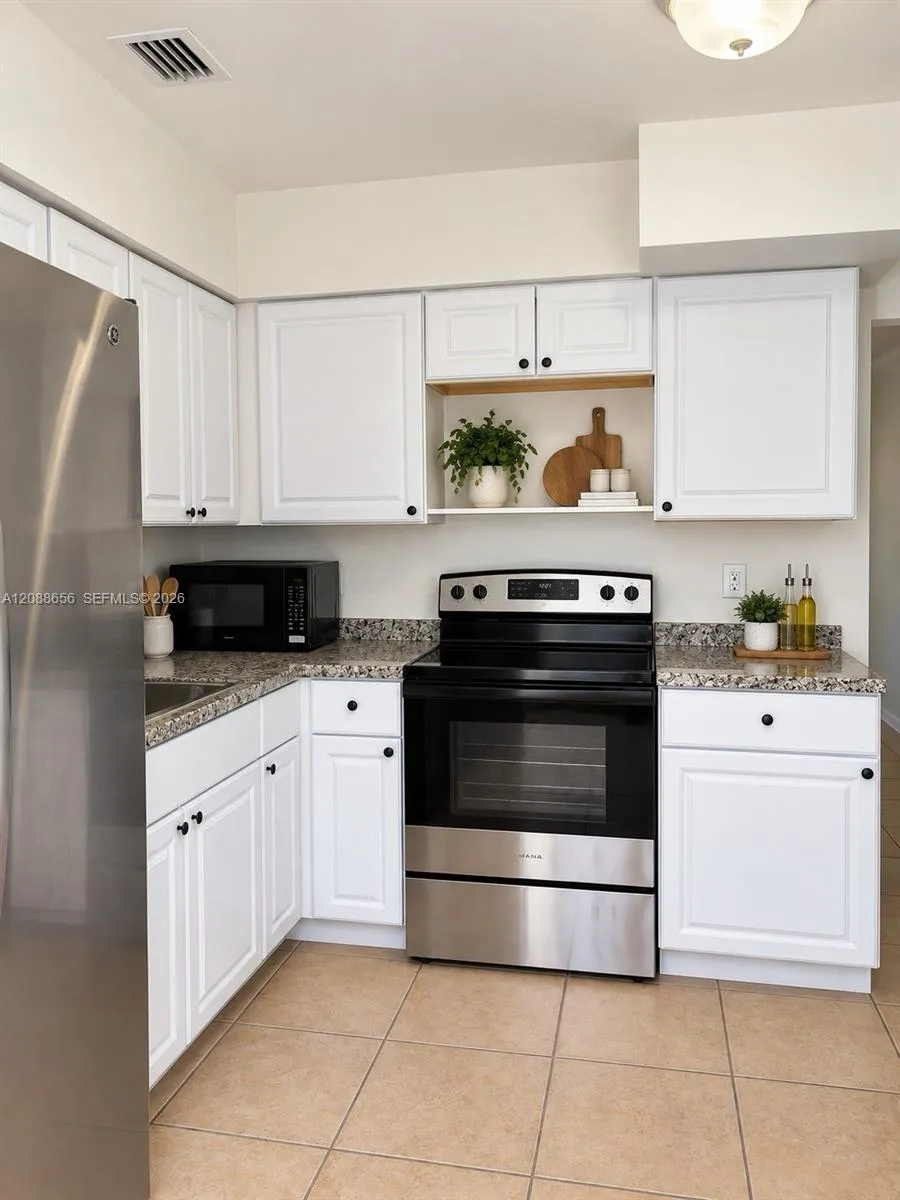 412 SW 10th St Hallandale Beach, FL 33009
