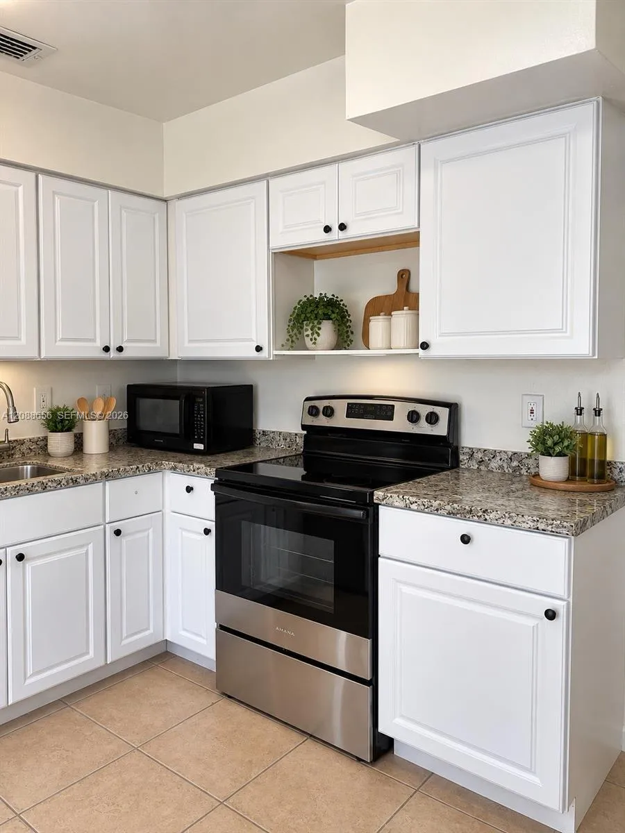 412 SW 10th St Hallandale Beach, FL 33009